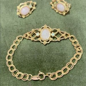 Antique look gold tone bracelet and clip earrings